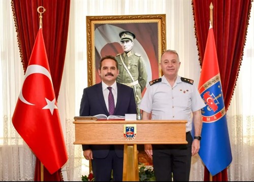 Kaymakamımız Sayın Mehmet Nebi Kaya, İstanbul İl Jandarma Komutanı Tümgeneral Sayın Yusuf Kenan Topçu’ya makam ziyaretinde bulundular.